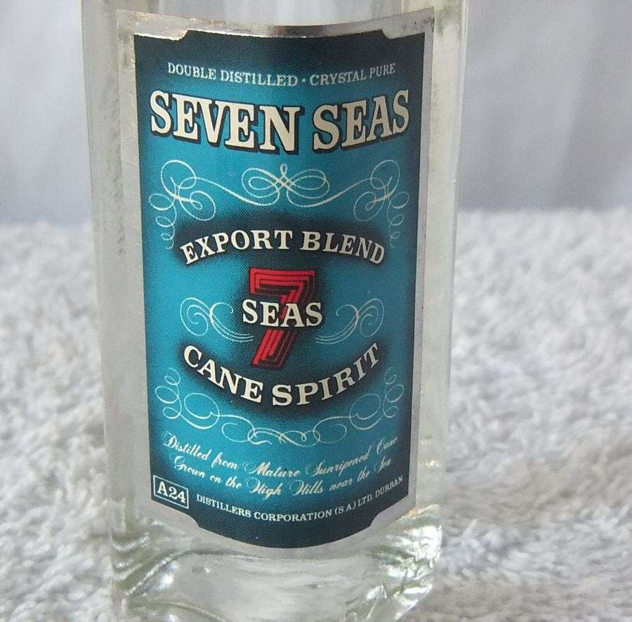SEALED !! SEVEN SEAS CANE SPIRIT !! 50 ML VINTAGE MINIATURE !! 33 % ALCOHOL !! FREE COMBINING !!