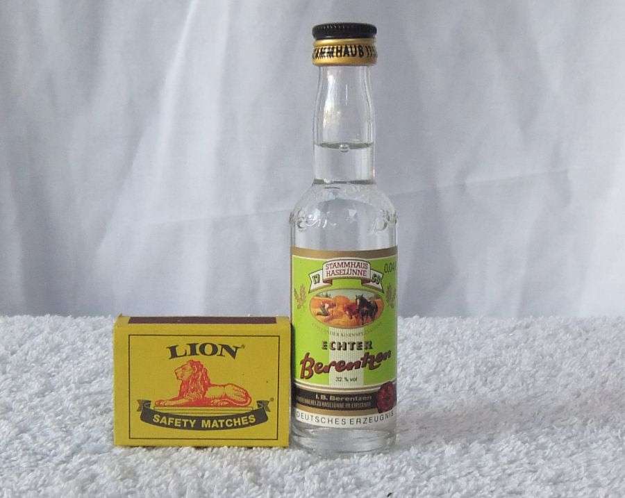SEALED !! BERENTZEN LIQUEUR !! 40 ML VINTAGE MINIATURE !! 32 % ALCOHOL !! FREE COMBINING !!