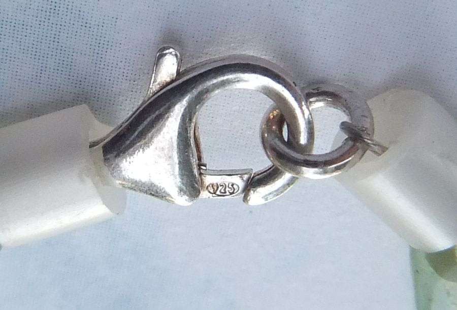 WOW !! A GENUINE FRESHWATER " AKOYA " PEARL AND PALE GREEN GLASS BRACELET WITH STERLING SILVER CLASP