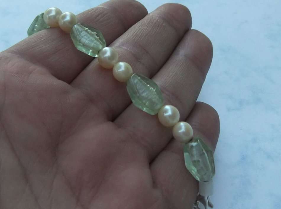 WOW !! A GENUINE FRESHWATER " AKOYA " PEARL AND PALE GREEN GLASS BRACELET WITH STERLING SILVER CLASP