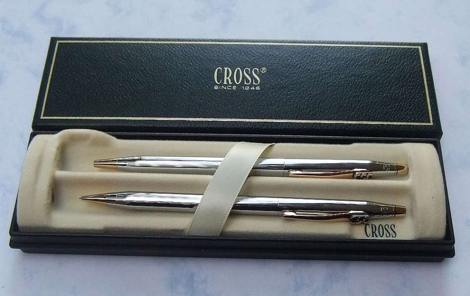 A CLASSY GOOD AS NEW "" CROSS MEDALIST "" BALLPOINT PEN & PACER SET IN ORIGINAL CASE AND SLEEVE