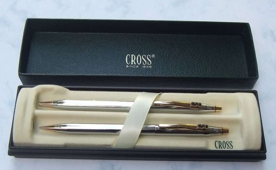 A CLASSY GOOD AS NEW "" CROSS MEDALIST "" BALLPOINT PEN & PACER SET IN ORIGINAL CASE AND SLEEVE