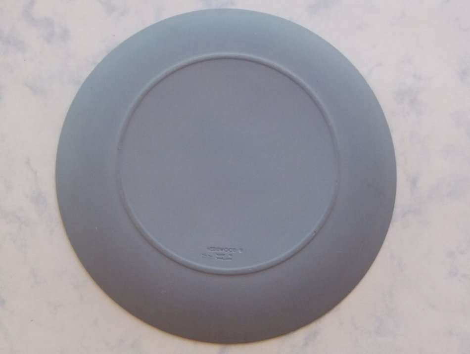 A BEAUTIFUL VINTAGE COMMEMORATIVE PLATE BY WEDGWOOD !! THE BIRTH OF PRINCE WILLIAM !! FIRST BORN....