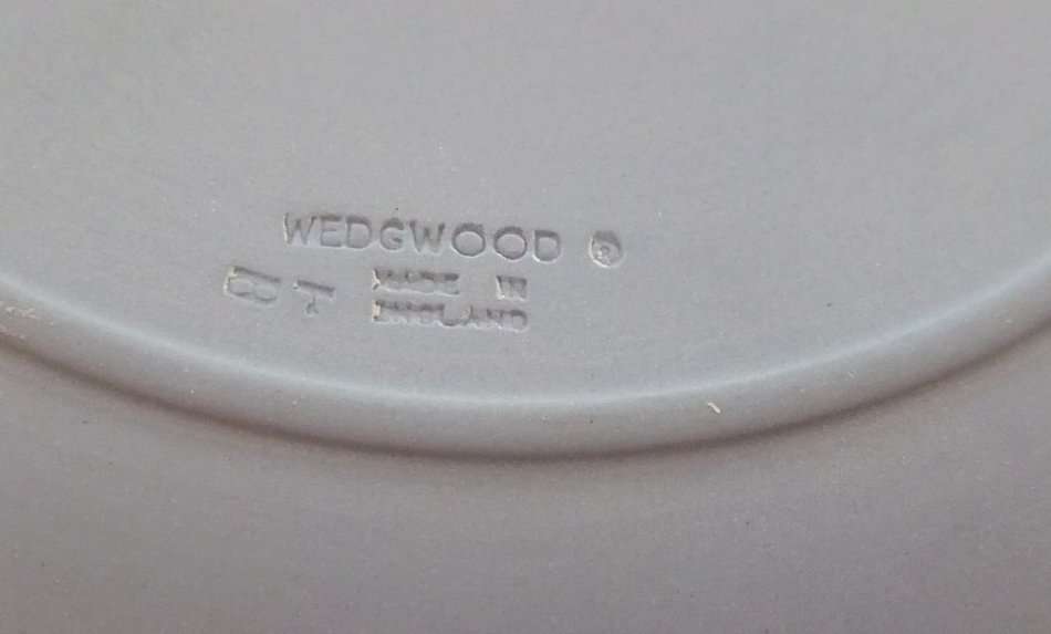 A BEAUTIFUL VINTAGE COMMEMORATIVE PLATE BY WEDGWOOD !! THE BIRTH OF PRINCE WILLIAM !! FIRST BORN....