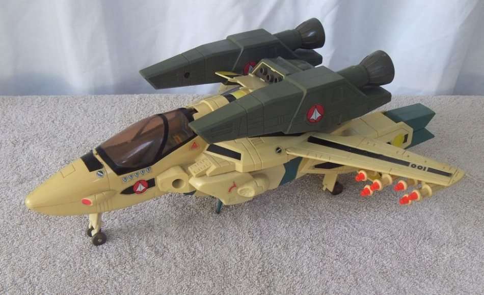 RARE RARE !! AN ORIGINAL 1985 JET BY MATCHBOX MADE FOR "" ROBOTECH "" TV SERIES !! HIGH VALUE !!