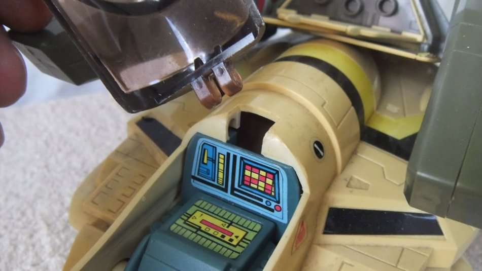 RARE RARE !! AN ORIGINAL 1985 JET BY MATCHBOX MADE FOR "" ROBOTECH "" TV SERIES !! HIGH VALUE !!