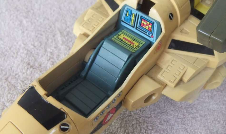 RARE RARE !! AN ORIGINAL 1985 JET BY MATCHBOX MADE FOR "" ROBOTECH "" TV SERIES !! HIGH VALUE !!