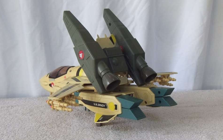 RARE RARE !! AN ORIGINAL 1985 JET BY MATCHBOX MADE FOR "" ROBOTECH "" TV SERIES !! HIGH VALUE !!
