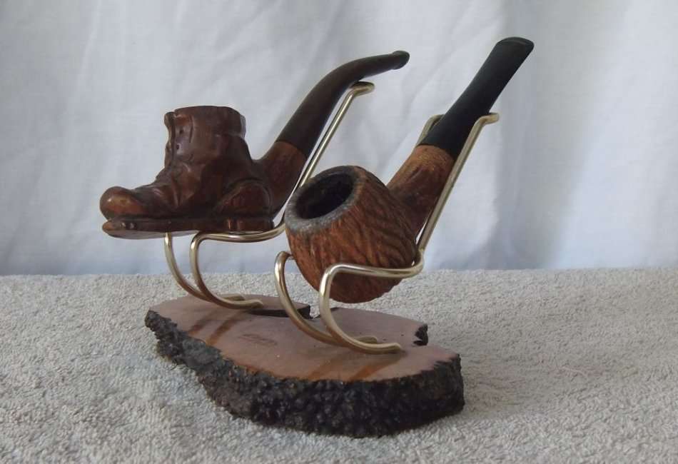 A SUPERIOR QUALITY CARVED "BOOT" SMOKING PIPE WITH GENUINE BRIAR PIPE AND STAND !! ALL MARKED !! WOW