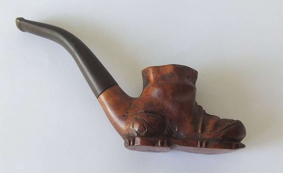 A SUPERIOR QUALITY CARVED "BOOT" SMOKING PIPE WITH GENUINE BRIAR PIPE AND STAND !! ALL MARKED !! WOW