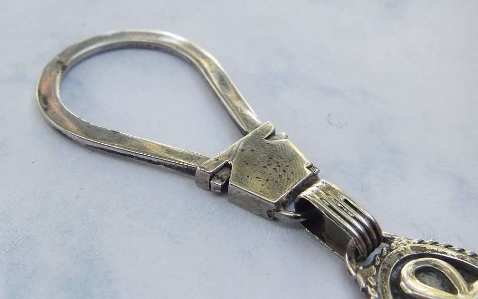 TREASURE FROM EGYPT !! A VERY SOLID 800 SILVER EGYPTIAN SILVER KEYRING FEATURING NEFERTITI & ANKH !!