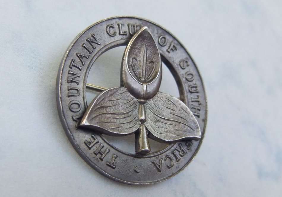 NEVER SEEN THIS BEFORE ? A SOLID STERLING SILVER BADGE !! THE MOUNTAIN CLUB OF SOUTH AFRICA  !! MOOI