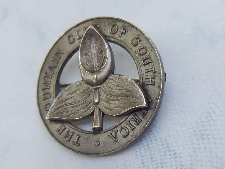 NEVER SEEN THIS BEFORE ? A SOLID STERLING SILVER BADGE !! THE MOUNTAIN CLUB OF SOUTH AFRICA  !! MOOI