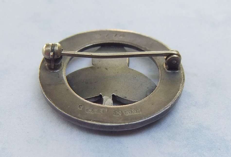 NEVER SEEN THIS BEFORE ? A SOLID STERLING SILVER BADGE !! THE MOUNTAIN CLUB OF SOUTH AFRICA  !! MOOI