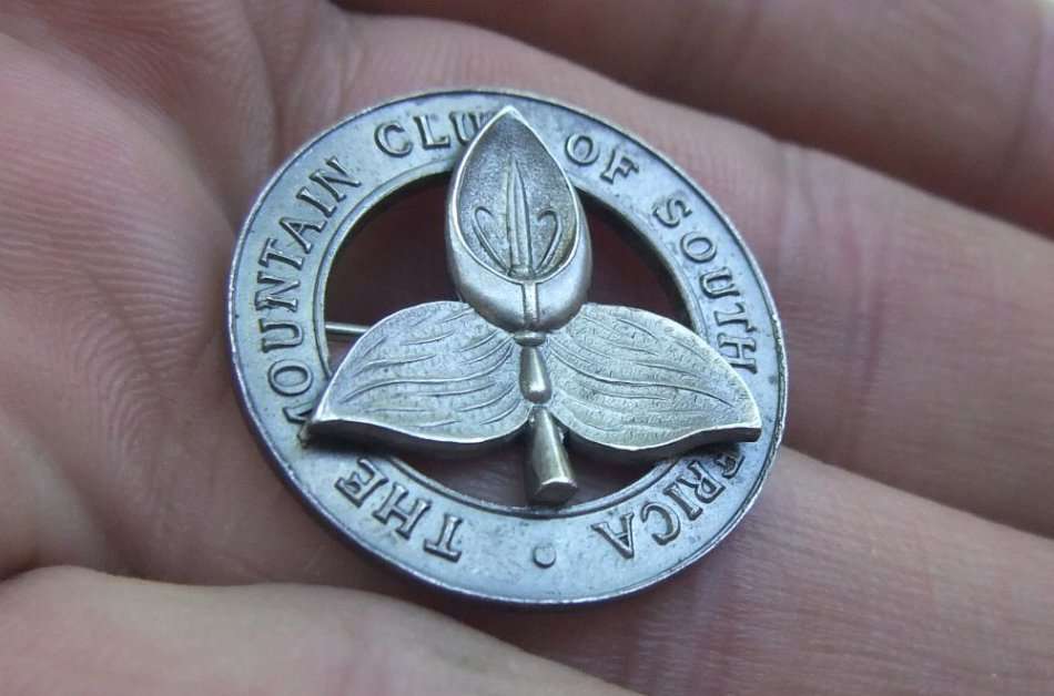 NEVER SEEN THIS BEFORE ? A SOLID STERLING SILVER BADGE !! THE MOUNTAIN CLUB OF SOUTH AFRICA  !! MOOI
