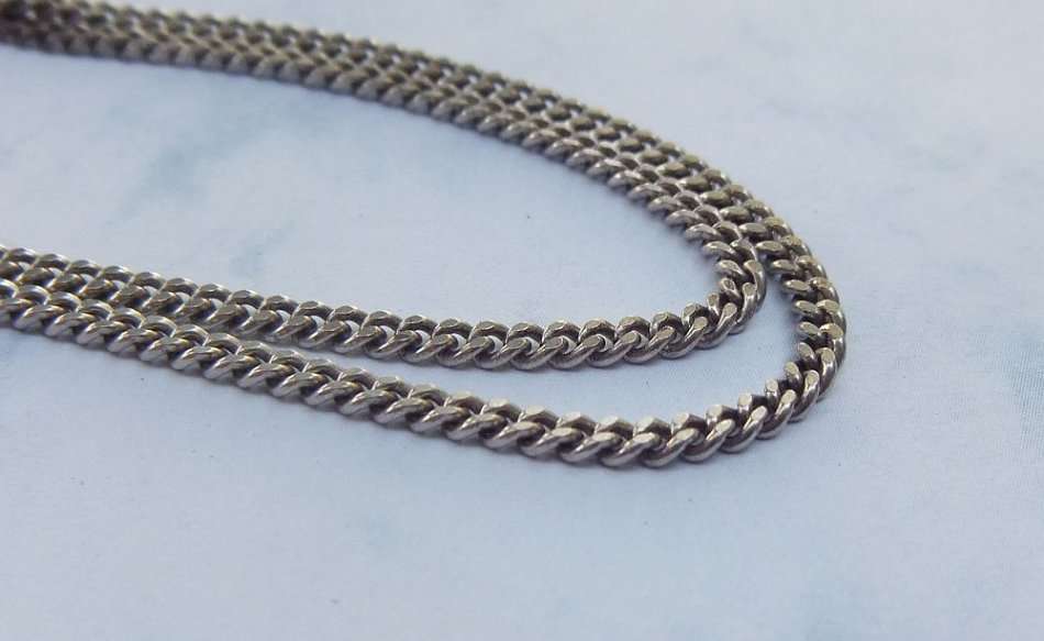 AN EXTRA LONG STERLING SILVER NECKLACE WITH A CLASSY ENAMEL ON STERLING SILVER PENDANT !! WOW !!