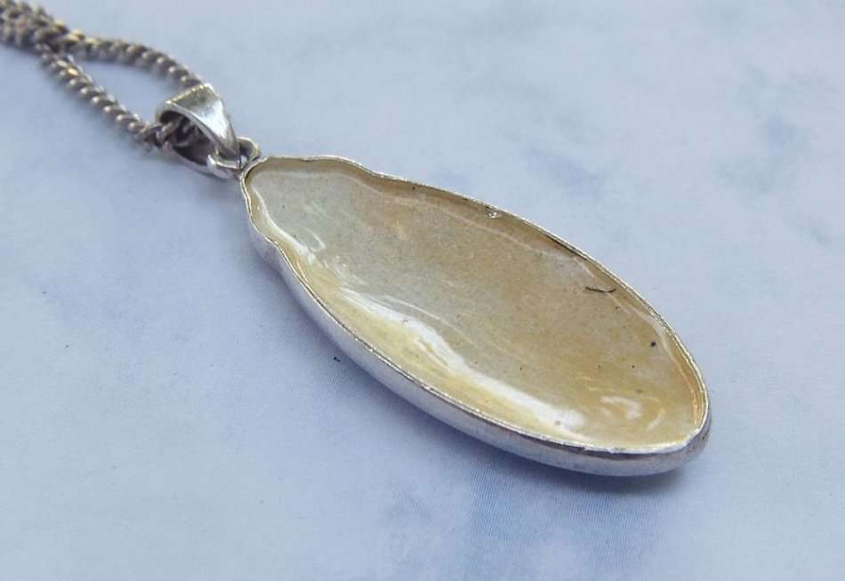 AN EXTRA LONG STERLING SILVER NECKLACE WITH A CLASSY ENAMEL ON STERLING SILVER PENDANT !! WOW !!