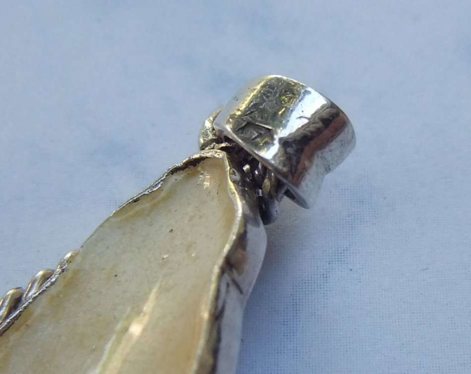 AN EXTRA LONG STERLING SILVER NECKLACE WITH A CLASSY ENAMEL ON STERLING SILVER PENDANT !! WOW !!