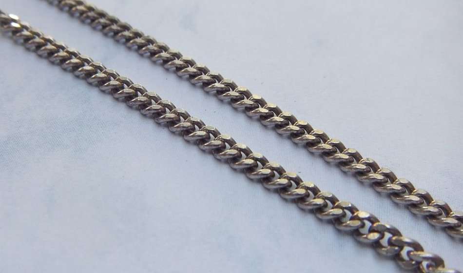 AN EXTRA LONG STERLING SILVER NECKLACE WITH A CLASSY ENAMEL ON STERLING SILVER PENDANT !! WOW !!