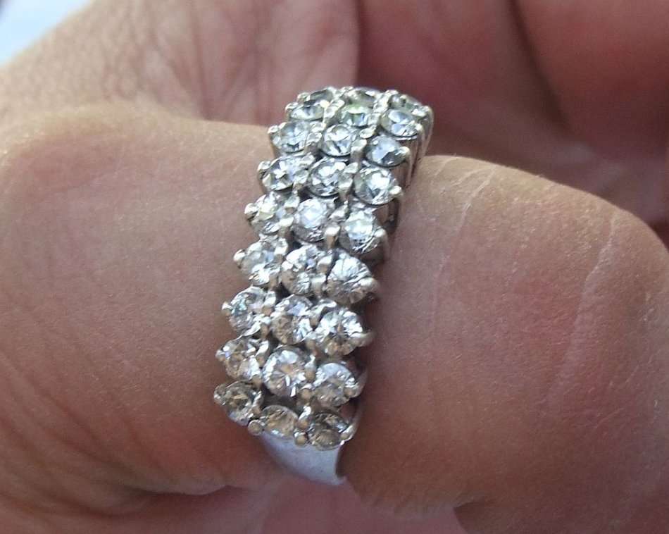 ABSOLUTE CLASS !! A BIGGER SIZED SOLID STERLING SILVER RING SET WITH STUNNING FACETED CZ STONES !!