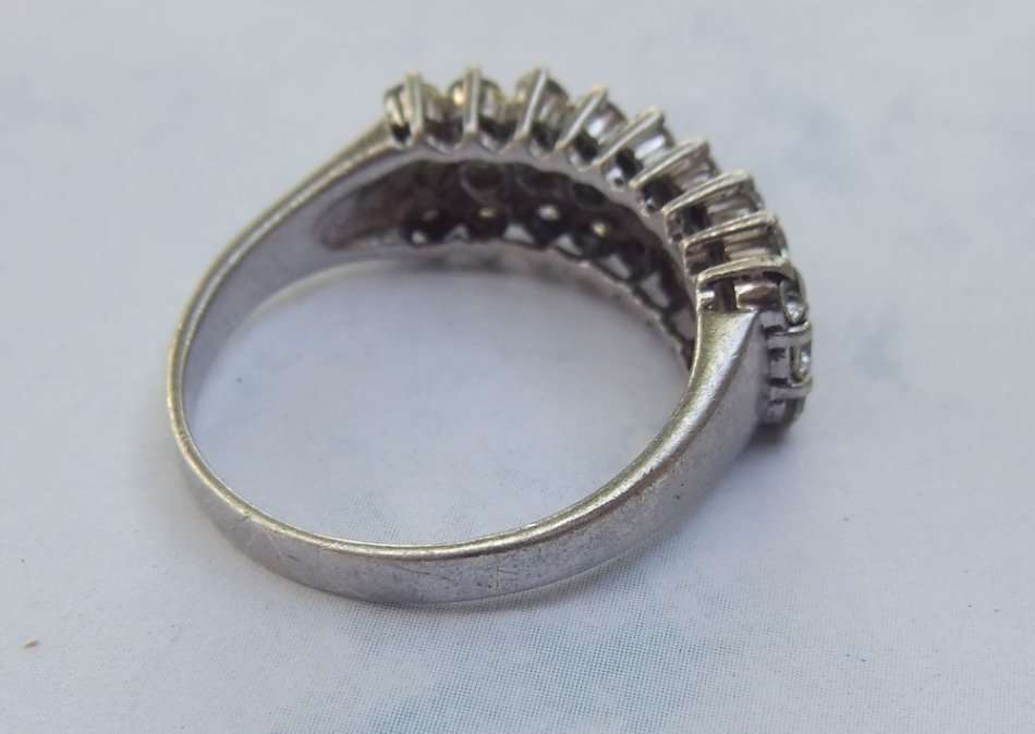 ABSOLUTE CLASS !! A BIGGER SIZED SOLID STERLING SILVER RING SET WITH STUNNING FACETED CZ STONES !!