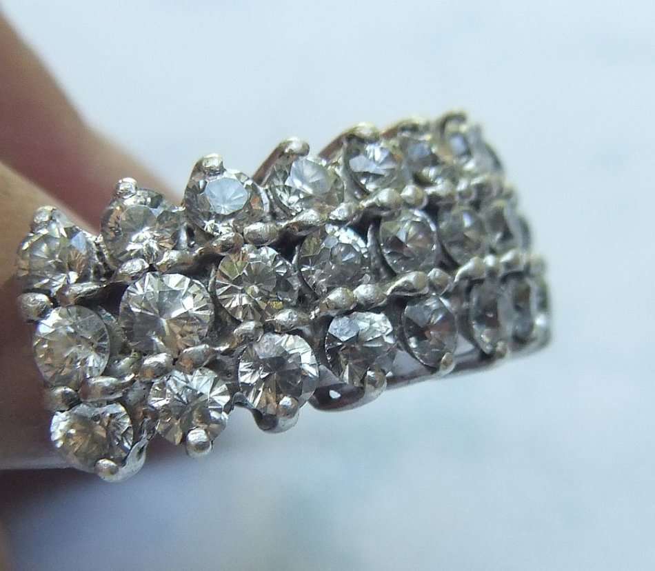 ABSOLUTE CLASS !! A BIGGER SIZED SOLID STERLING SILVER RING SET WITH STUNNING FACETED CZ STONES !!