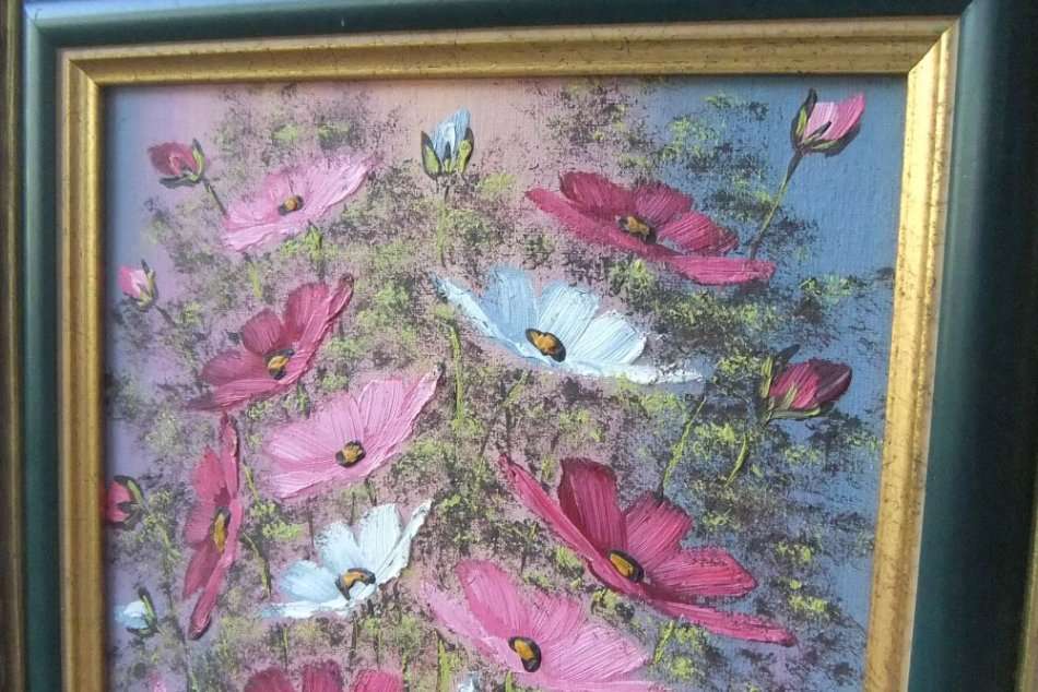 A DELIGHTFUL ORIGINAL SIGNED OIL ON BOARD PAINTING OF A FLORAL ARRANGEMENT IN A LOVELY FRAME !! WOW