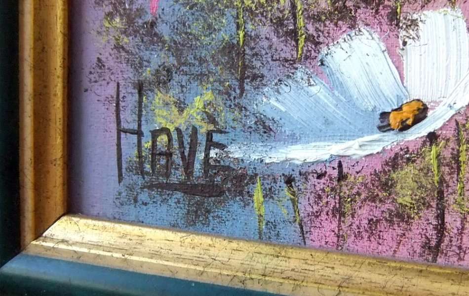 A DELIGHTFUL ORIGINAL SIGNED OIL ON BOARD PAINTING OF A FLORAL ARRANGEMENT IN A LOVELY FRAME !! WOW