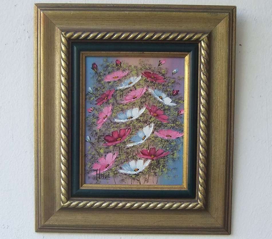 WOW !! A BEAUTIFULLY FRAMED SIGNED ORIGINAL OIL ON BOARD PAINTING OF A FLORAL ARRANGEMENT !! LOVELY