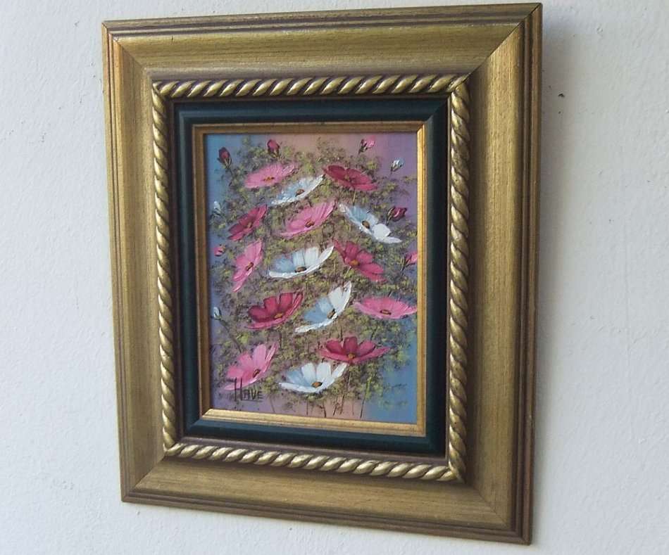 WOW !! A BEAUTIFULLY FRAMED SIGNED ORIGINAL OIL ON BOARD PAINTING OF A FLORAL ARRANGEMENT !! LOVELY