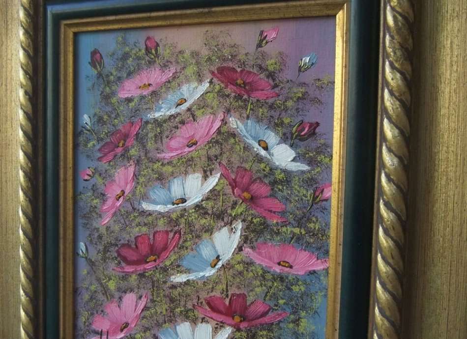 WOW !! A BEAUTIFULLY FRAMED SIGNED ORIGINAL OIL ON BOARD PAINTING OF A FLORAL ARRANGEMENT !! LOVELY