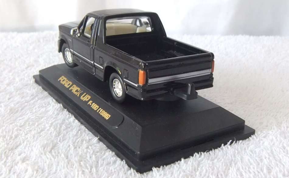 1990`s DIE CAST METAL !! FORD F-150 PICKUP NEVER PLAYED WITH !! FREE COMBINING !!