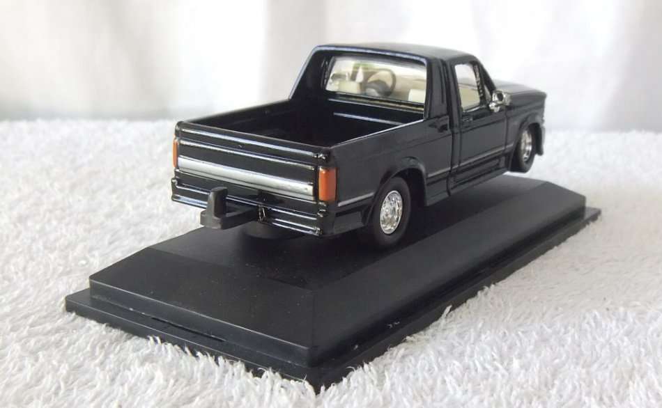 1990`s DIE CAST METAL !! FORD F-150 PICKUP NEVER PLAYED WITH !! FREE COMBINING !!