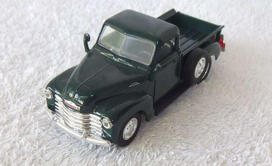 1990`s DIE CAST METAL !! CHEVROLET C3100 PICKUP NEVER PLAYED WITH !! FREE COMBINING !!