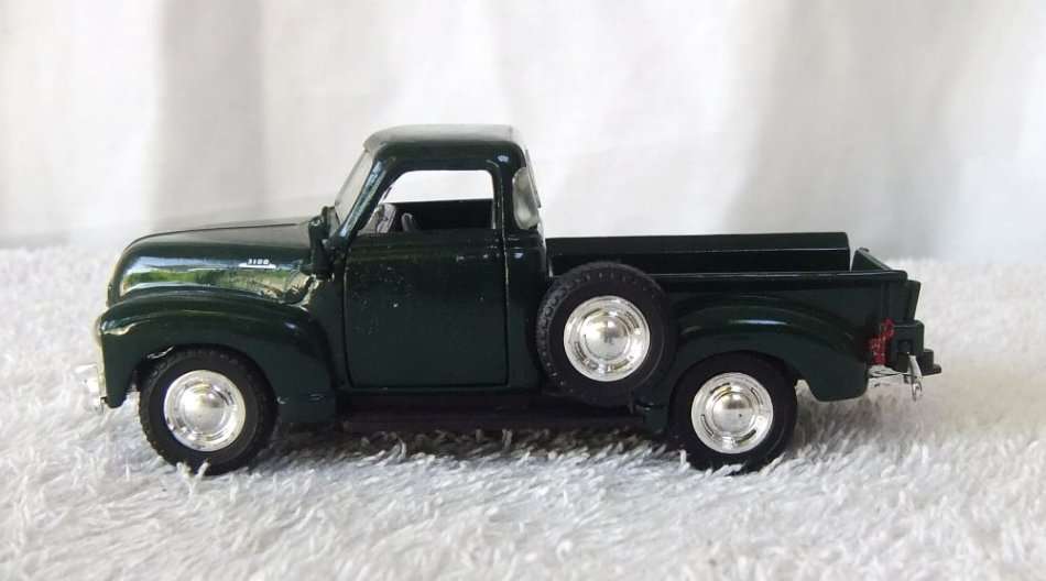 1990`s DIE CAST METAL !! CHEVROLET C3100 PICKUP NEVER PLAYED WITH !! FREE COMBINING !!