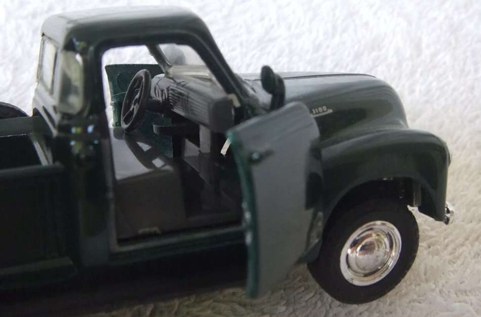 1990`s DIE CAST METAL !! CHEVROLET C3100 PICKUP NEVER PLAYED WITH !! FREE COMBINING !!