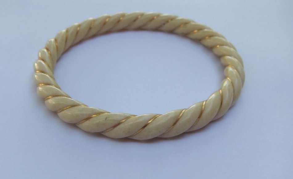 AN EXQUISITE VINTAGE DESIGNER STAMPED CARVED BONE BANGLE WRAPPED IN 14 CT GOLD !! LOOK AND READ !!