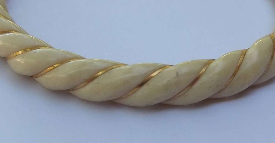 AN EXQUISITE VINTAGE DESIGNER STAMPED CARVED BONE BANGLE WRAPPED IN 14 CT GOLD !! LOOK AND READ !!