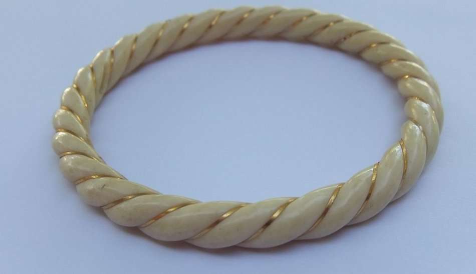 AN EXQUISITE VINTAGE DESIGNER STAMPED CARVED BONE BANGLE WRAPPED IN 14 CT GOLD !! LOOK AND READ !!