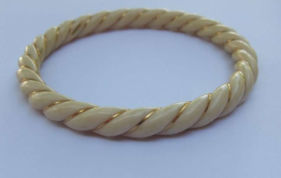 AN EXQUISITE VINTAGE DESIGNER STAMPED CARVED BONE BANGLE WRAPPED IN 14 CT GOLD !! LOOK AND READ !!