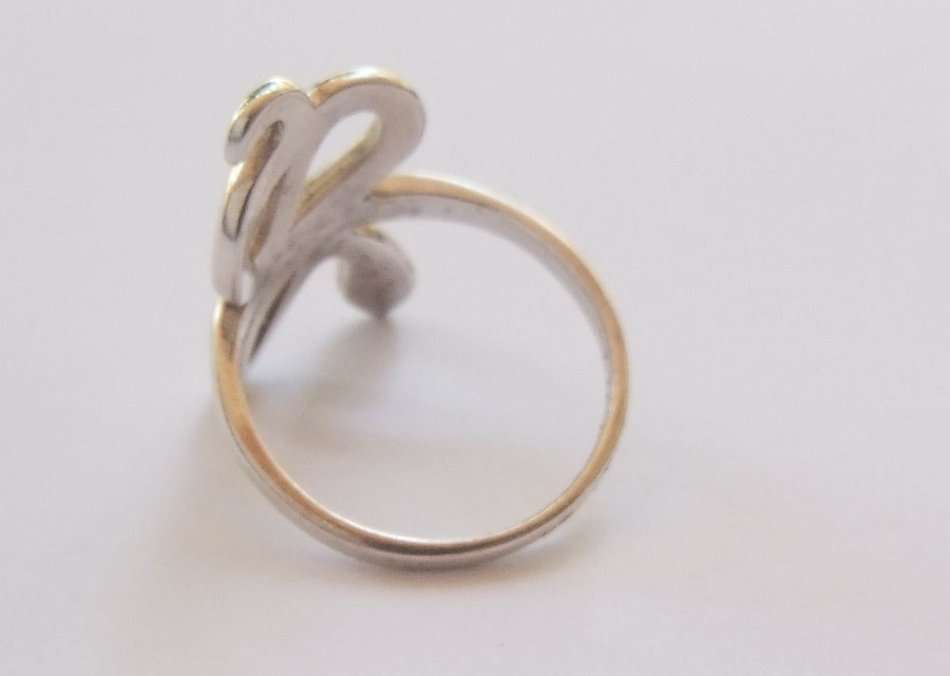 A SSSSTUNNING VINTAGE STYLE SOLID STERLING SILVER SNAKE FORM RING IN EXCELLENT CONDITION !! COOL !!