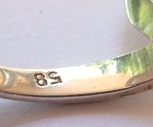 A SSSSTUNNING VINTAGE STYLE SOLID STERLING SILVER SNAKE FORM RING IN EXCELLENT CONDITION !! COOL !!