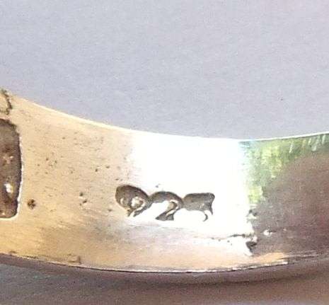 SUPERIOR QUALITY !! AN OUTSTANDING SOLID STERLING SILVER RING SET WITH A LARGE FACETED STONE !! WOW