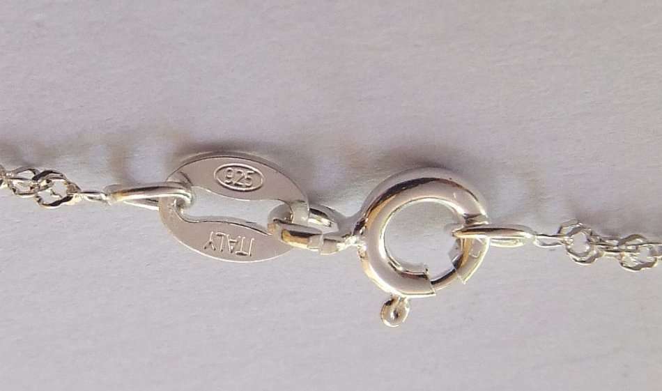 A CHARMING STERLING SILVER TREE OF LIFE IN A HEART PENDANT WITH A STERLING SILVER NECKLACE !! SWEET