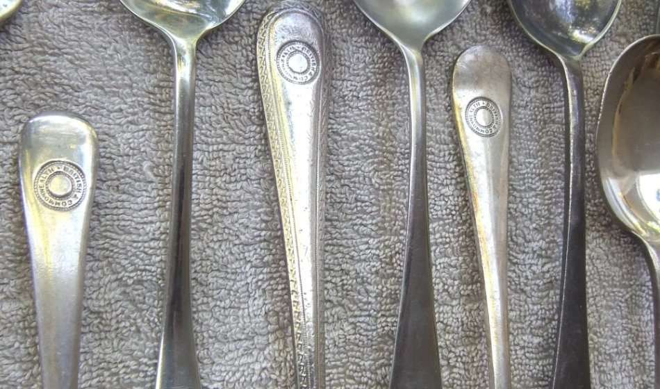 A COLLECTION OF 68 VARIOUS VINTAGE / ANTIQUE PIECES OF CUTLERY !! SOME HISTORICAL PIECES !! LOOK !!