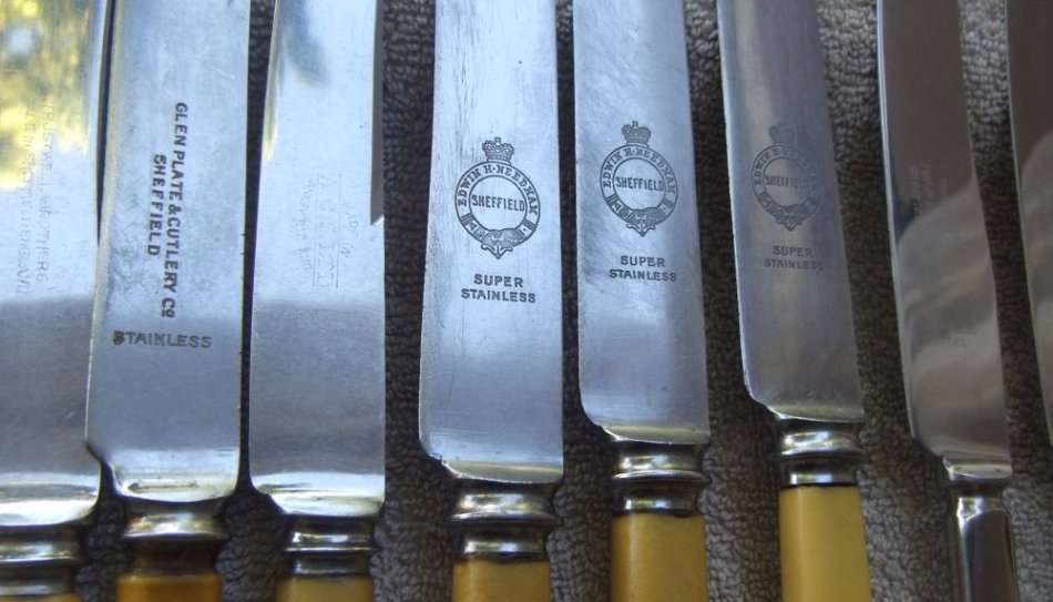 A COLLECTION OF 68 VARIOUS VINTAGE / ANTIQUE PIECES OF CUTLERY !! SOME HISTORICAL PIECES !! LOOK !!