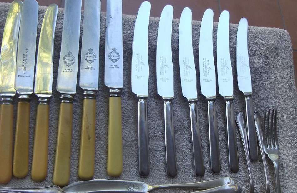 A COLLECTION OF 68 VARIOUS VINTAGE / ANTIQUE PIECES OF CUTLERY !! SOME HISTORICAL PIECES !! LOOK !!