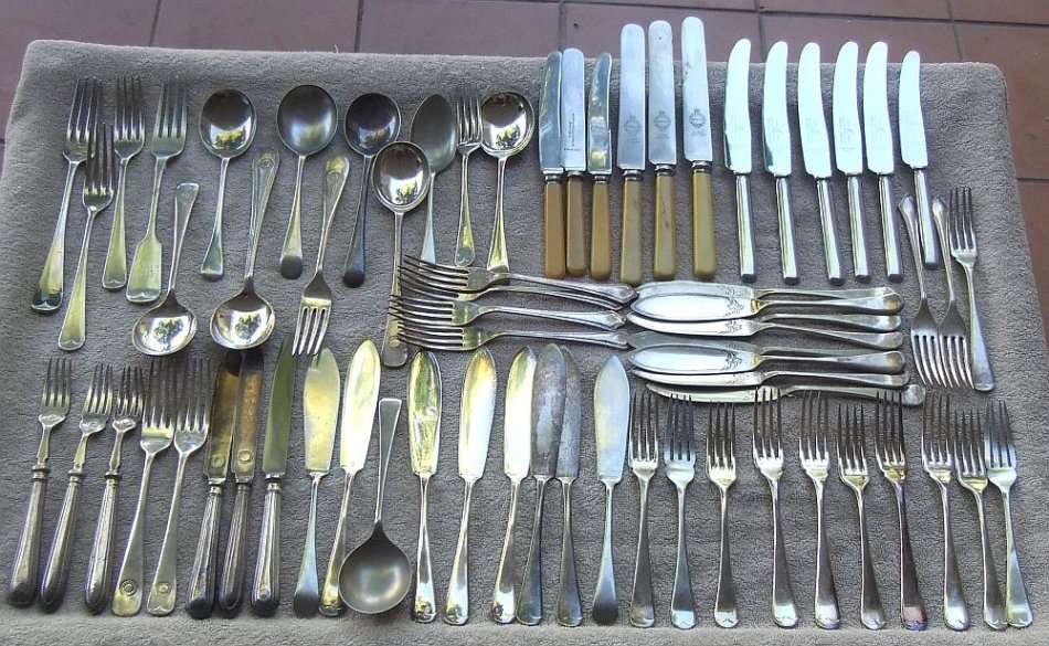 A COLLECTION OF 68 VARIOUS VINTAGE / ANTIQUE PIECES OF CUTLERY !! SOME HISTORICAL PIECES !! LOOK !!