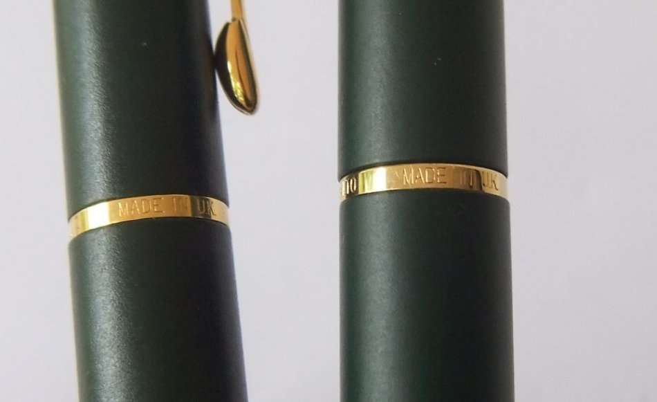 AS NEW CONDITION !! A PARKER FOUNTAIN AND A PARKER ROLLERBALL PEN IN ORIGINAL BOX !! WOW !!