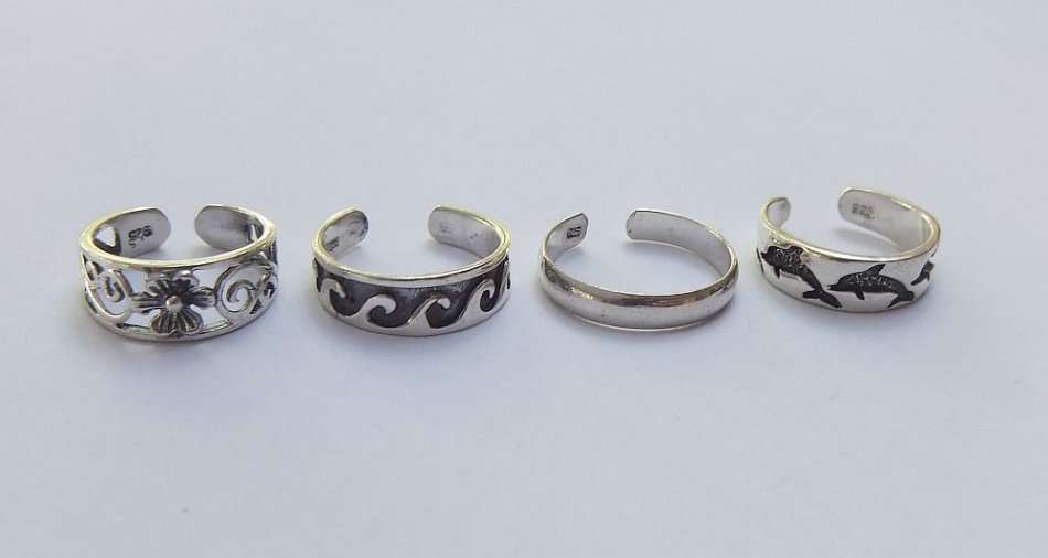 AS NEW !! FOUR SOLID STERLING SILVER TOE RINGS !! 4 DIFFERENT DESIGNS !! BID FOR ALL !! NEVER WORN !